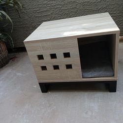 Wood Metal Stand Heavy Cat House Or Small Dog House