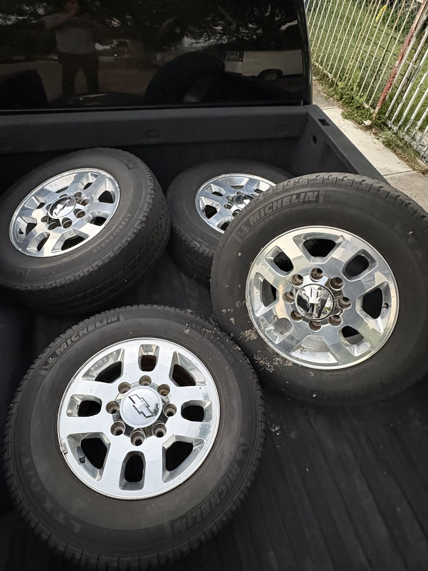 8 Lug Wheels