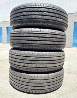 215/65/17 Michelin Selling a set of 4 tires in excellent condition 🫡
