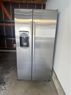 GE FRIDGE GOOD CONDITION  $500
