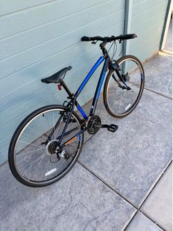 NISHIKI MANITOBA HYBRID BIKE 700cc Wheels