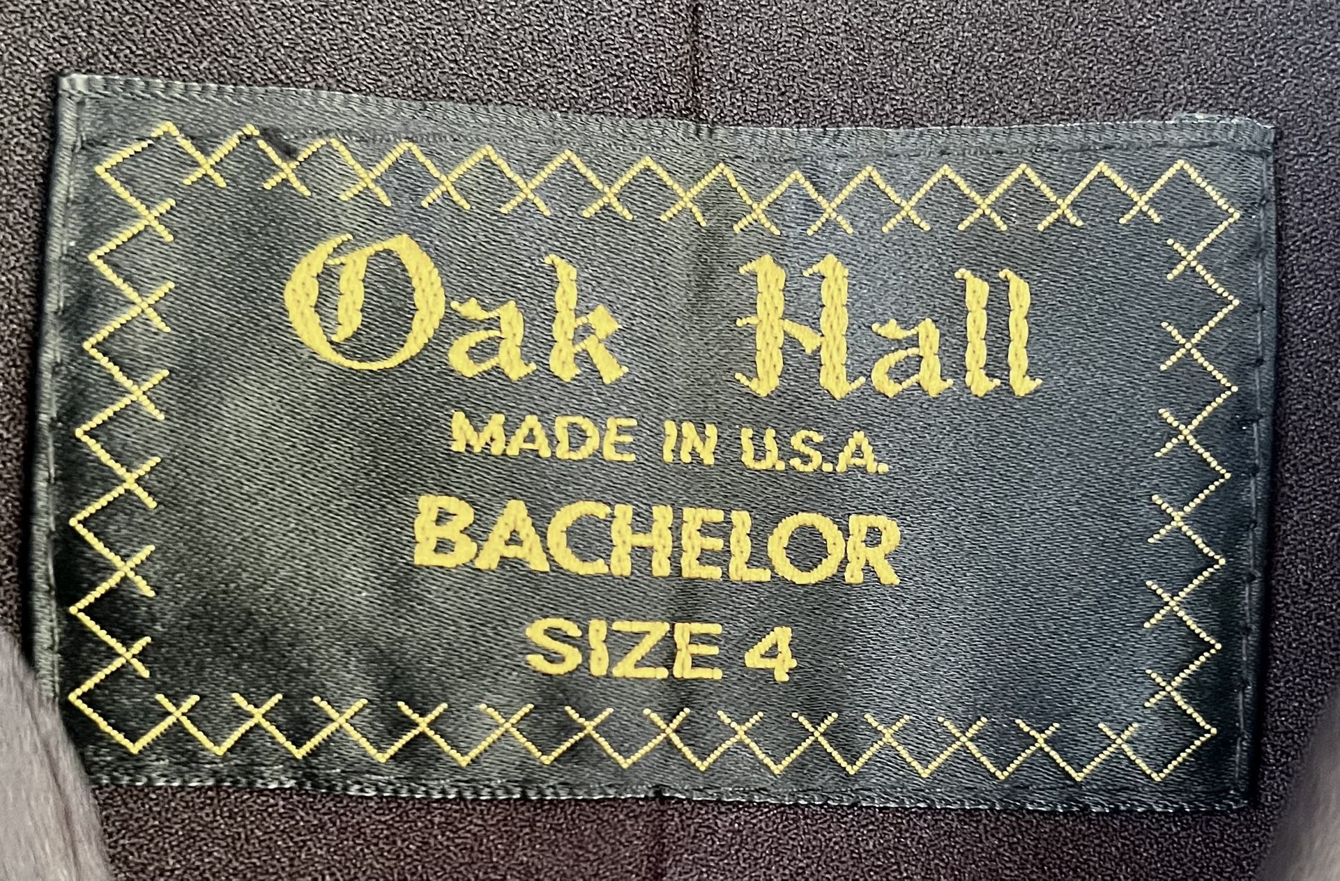 Graduation cap and gown black size 4