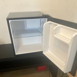 1.5 Ct Fu Refrigerator & Freezer 