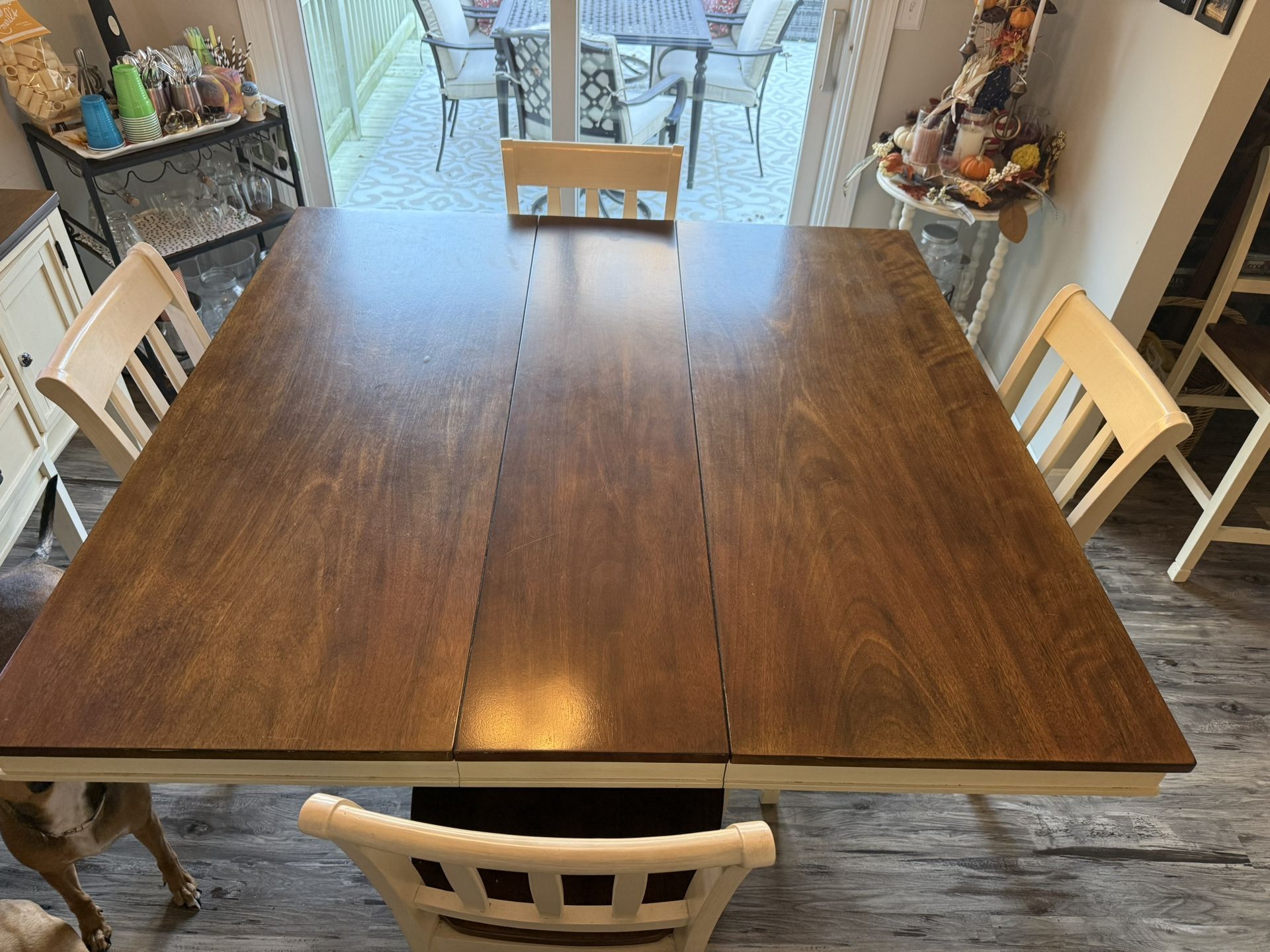 Dining Table & Chairs