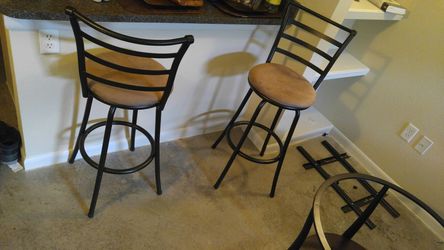 2 bar stools