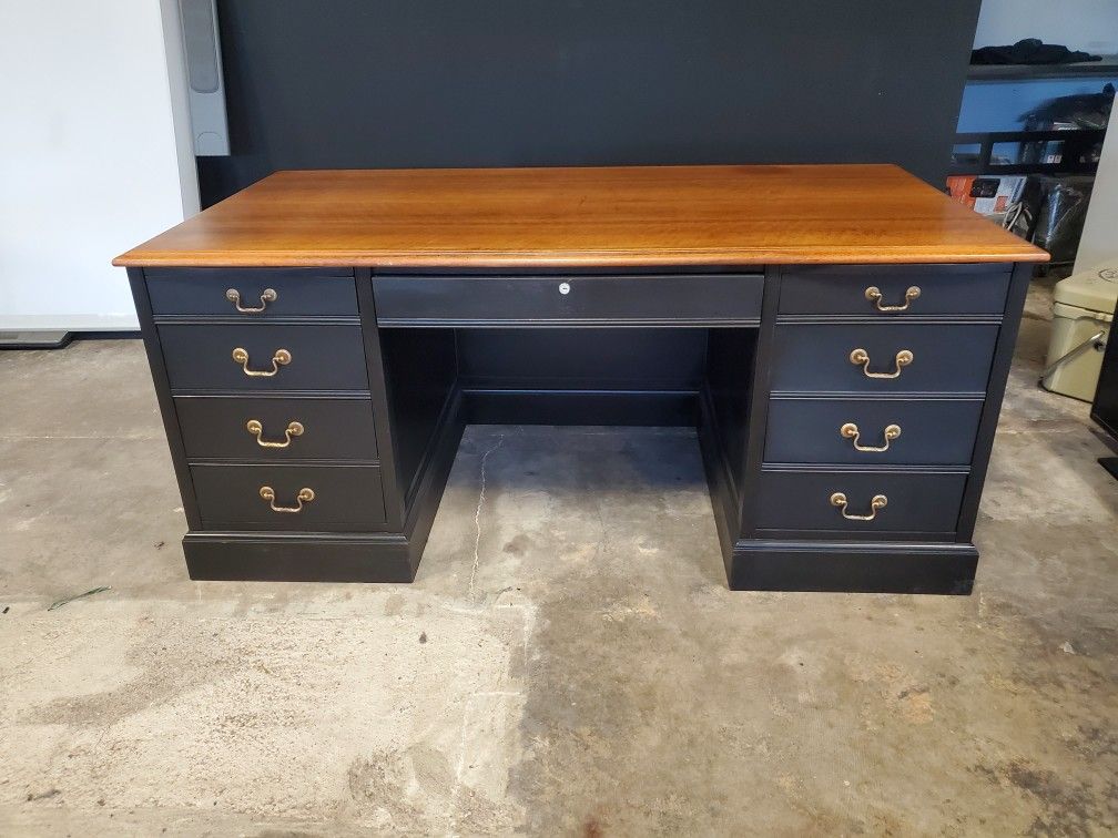36 X 69 TRADITIONAL JASPER EXECUTIVE OFFICE DESK AND  display picture 3