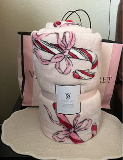 New Victoria secretos blanket Sherpha