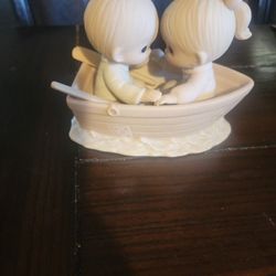 PRECIOUS MOMENTS  FIGURINE 