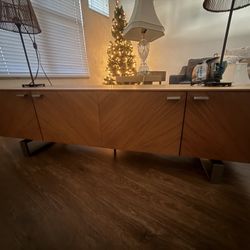 Long Brown Beautiful TV Stand / Living 