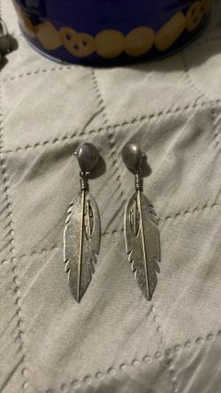 vintage Southwestern-style sterling silver feather dangle earrings