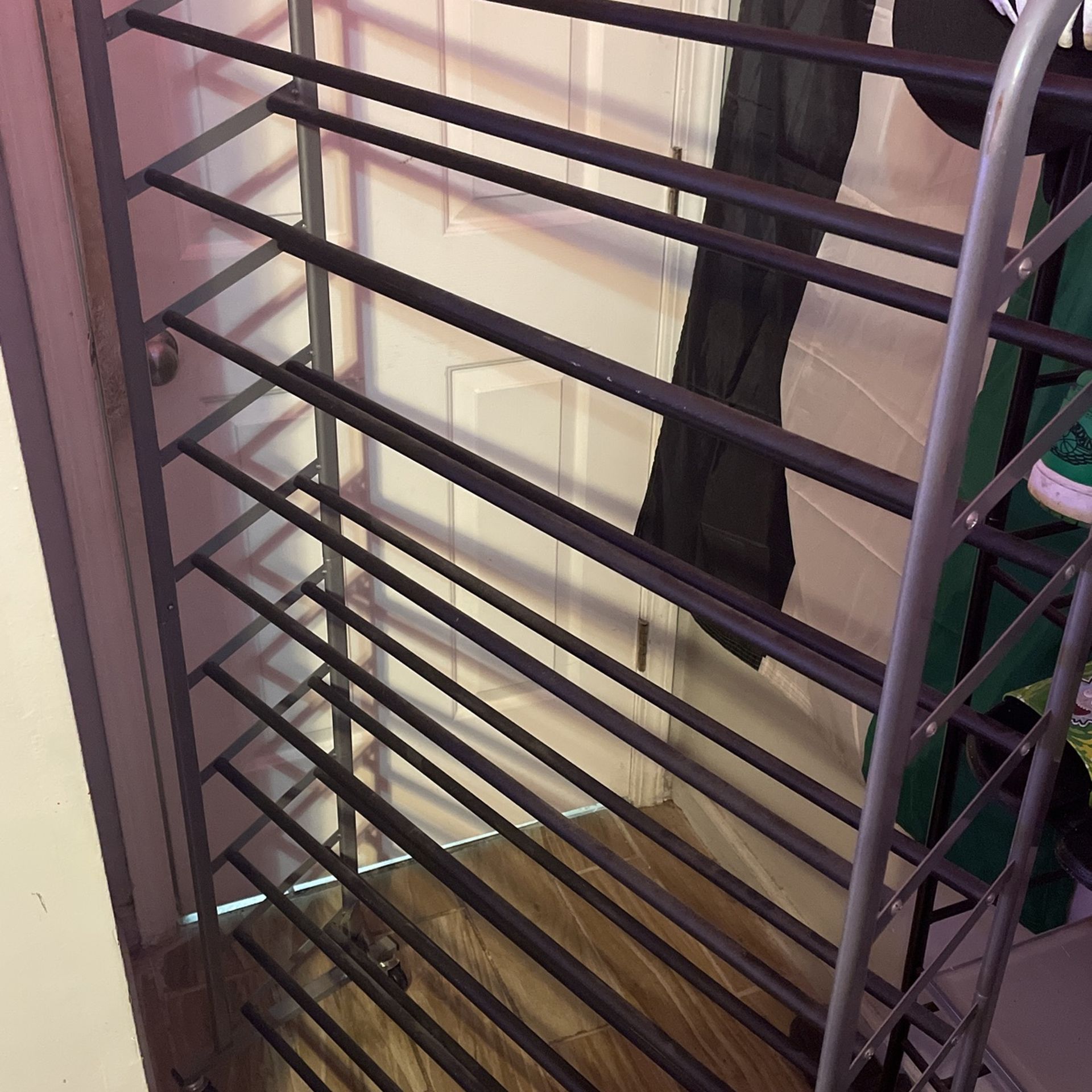 5’ shoe rack w wheels