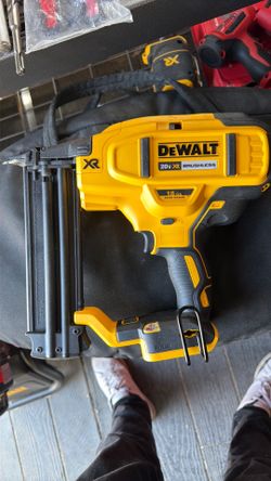 DeWALT 20V MAX XR Brushless 18-Gauge Brad Nailer (Model: ⁠DCN680B⁠ / Nail Gun)