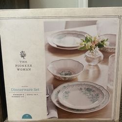 Pioneer Woman Dinnerware Set