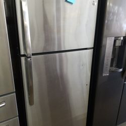 Ge Stainless 17cf Top freezer Fridge FREE LOCAL DELIVERY 