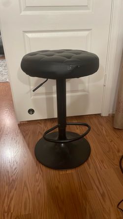 Adjustable height stool