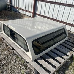 Camper shell Silverado 6.5’ Bed