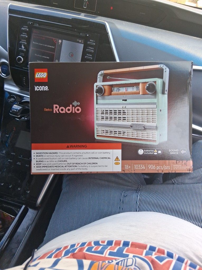 LEGO ICONS retro radio