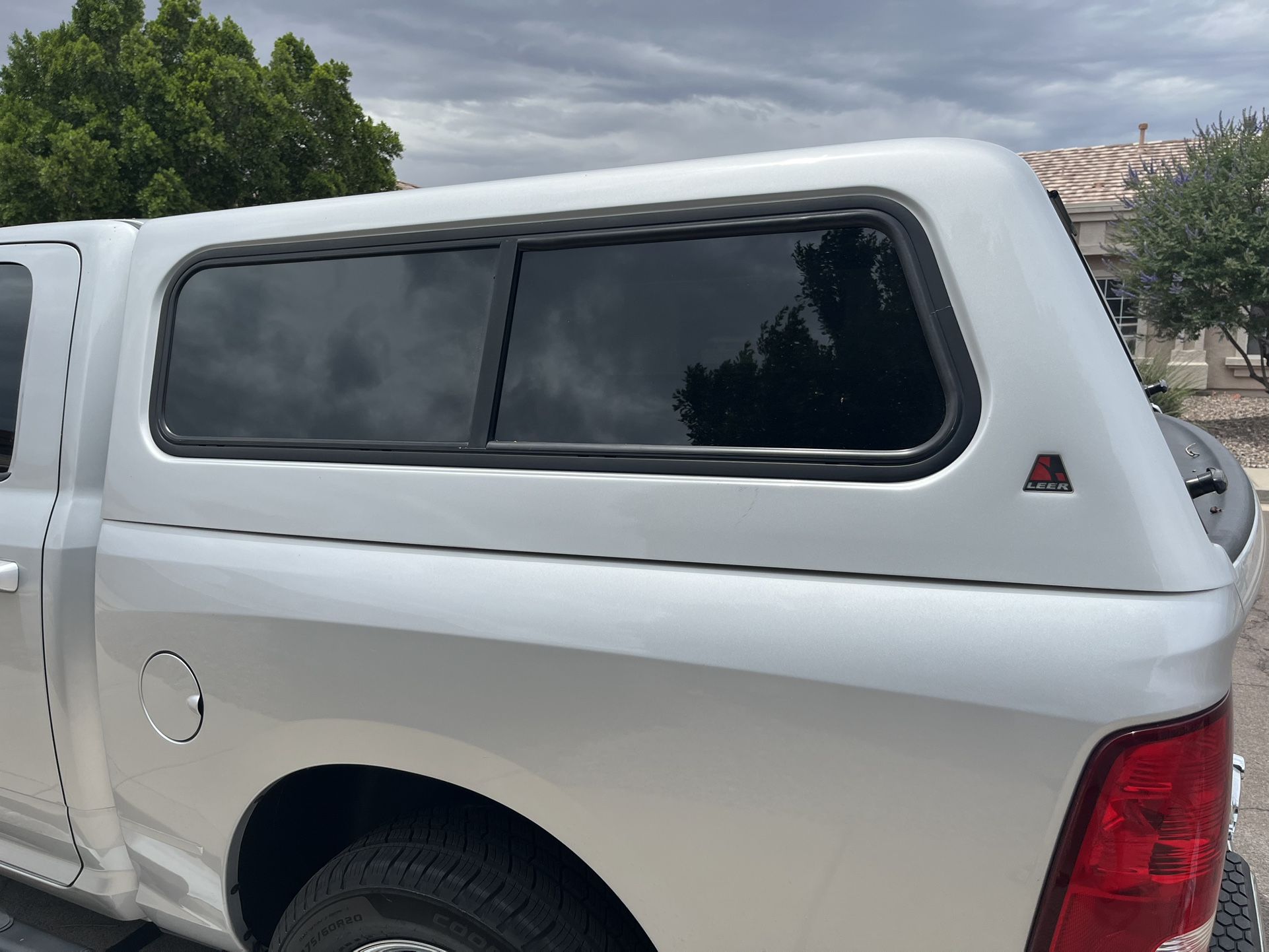 Leer Camper Shell