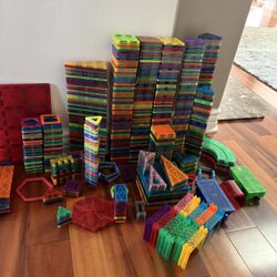 Magnatiles Magformers Cossy, Picasso Lot of 825 Stem Magnetic 