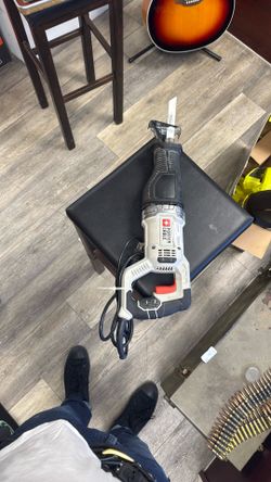 Porter Cable Saw  -corded 