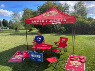 Pop up tent 2 stools and table