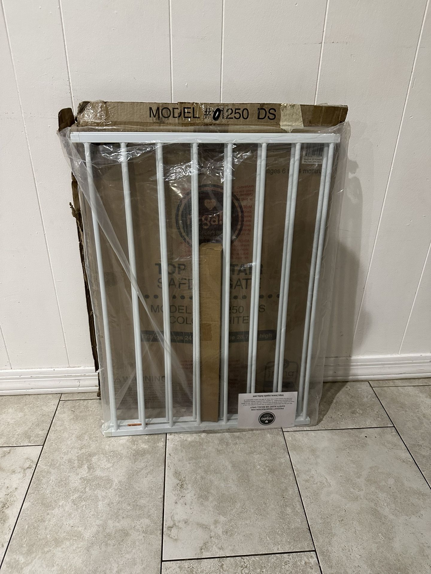 Extra Wide Pet Gate / Safety Gate - Fits Openings 24” - 40.5”