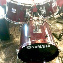 Yamaha Stage Custom Drum Set