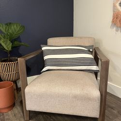 Contemporary Arm Chair 