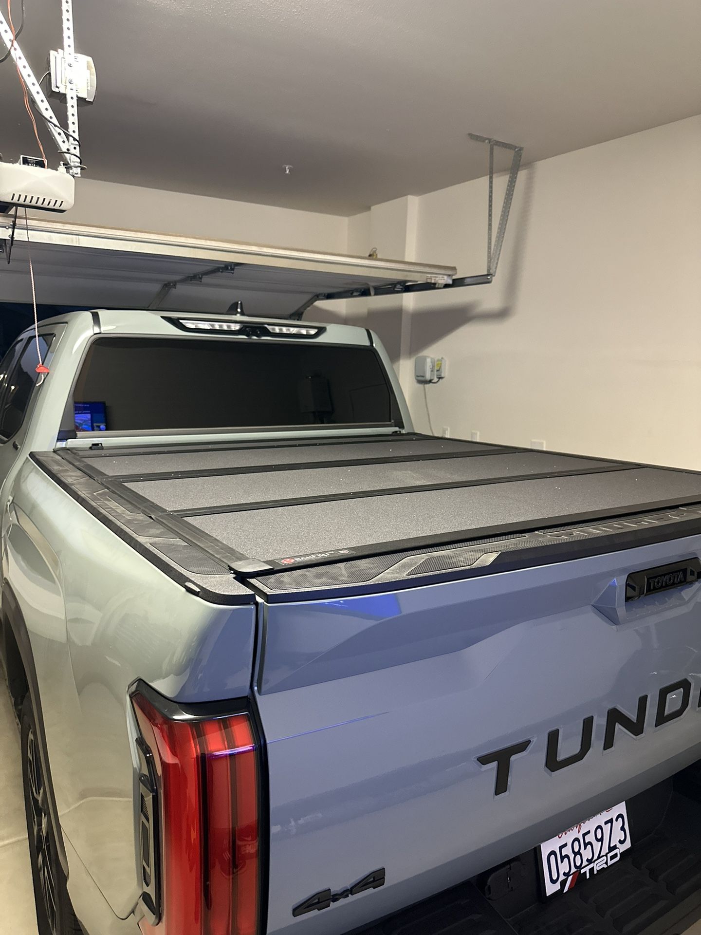 Tundra Bakflip MX4 Tri Fold Bed Cover