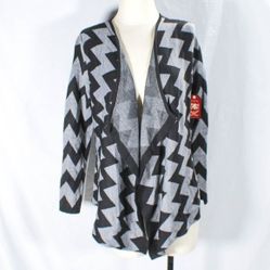 Chevron Streetwear Black Gray Open Cardigan Size Medium Classic Chic Glam
NWT
Faded Glory