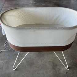 Snoo Smart Bassinet