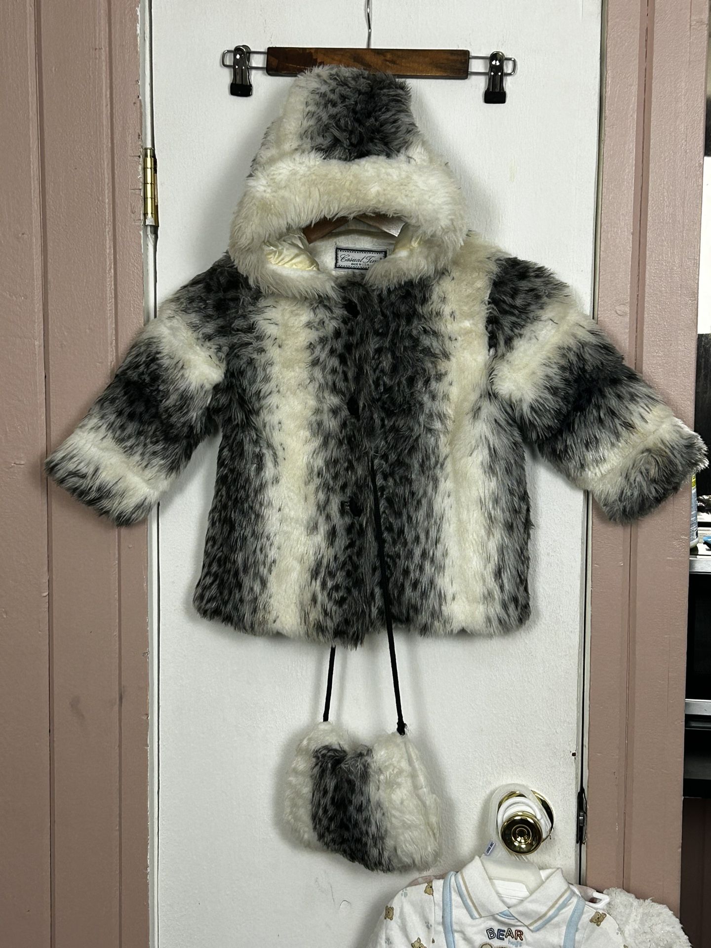 Vintage Casual Time Faux Fur Hooded Coat w/Hand Warmer Girl’s 2T
