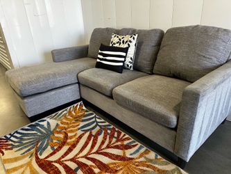 GRAY SECTIONAL COUCH W/ FREE DELIVERY