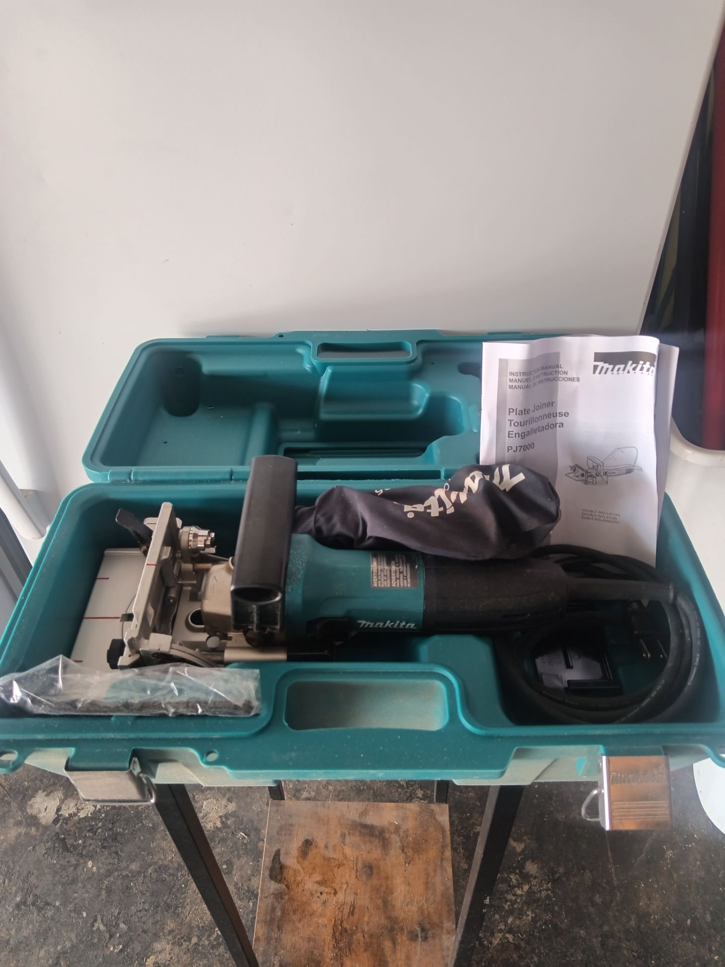 like new Makita plate joiner pj7000