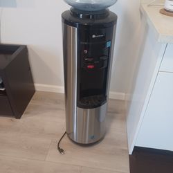 Cold water dispenser