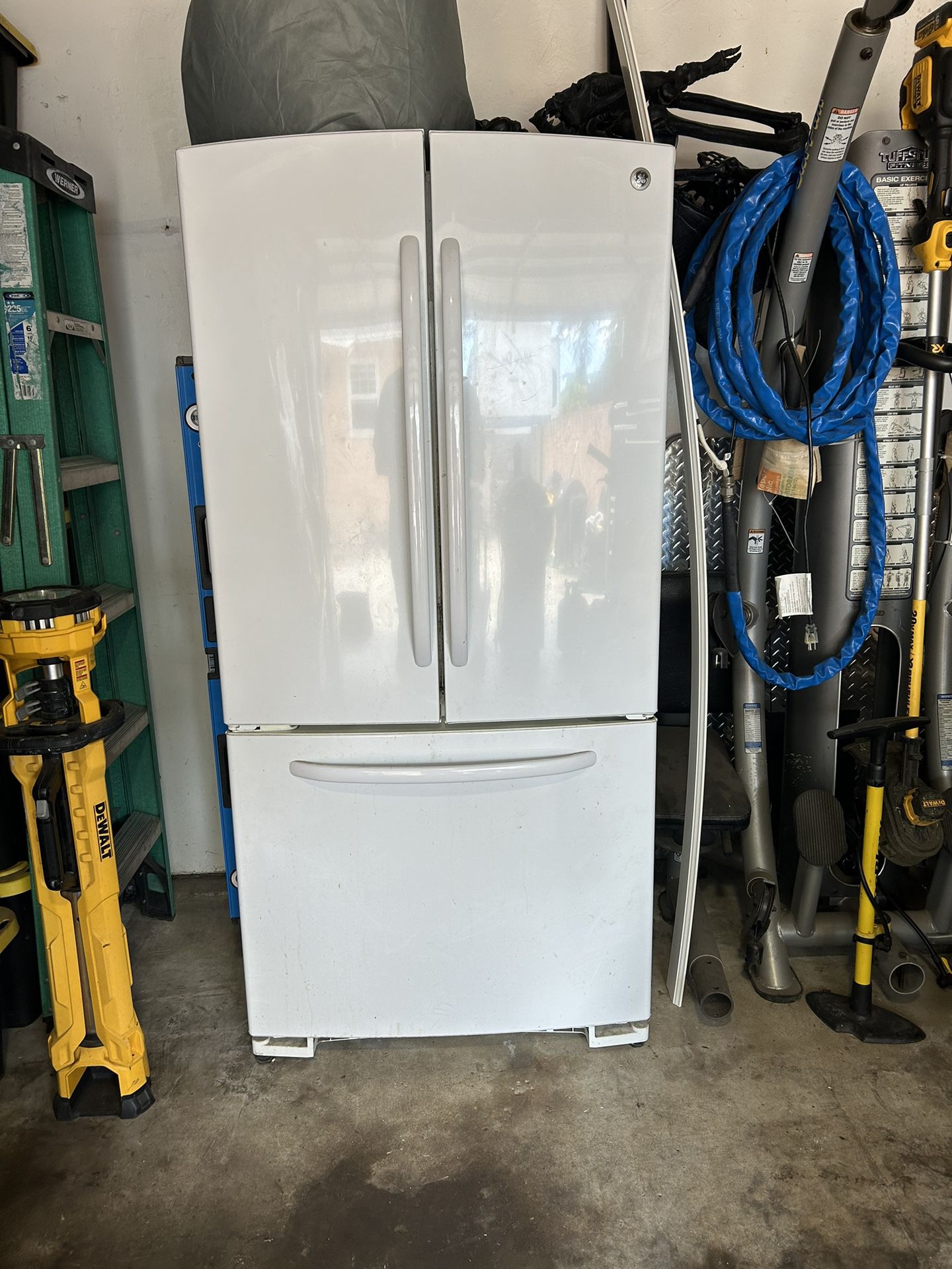 Refrigerator GE White
