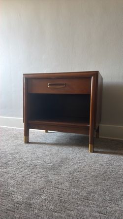 Vintage Mid-Century Modern Drexel "Cascade" Side Table / Nightstand