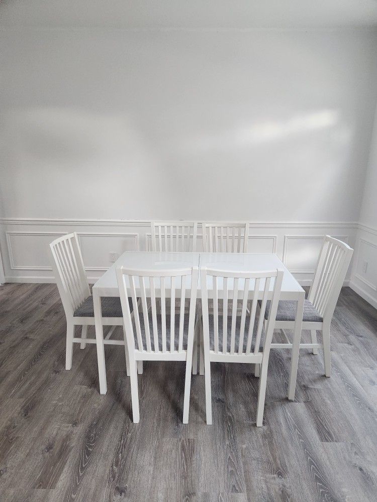 Extendable Dining Table + 6 Chairs