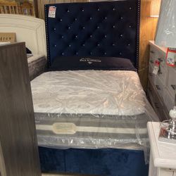Queen size headboard, footboard, and rails for 499