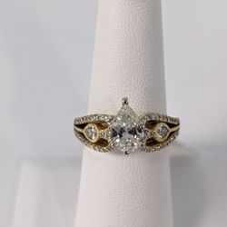 18kt Pear Diamond Ring 