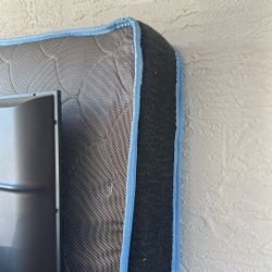 Free Twin Mattress/ Colchón Individual (used/ Usado) 