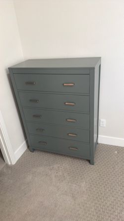 Modern 5-Drawer Dresser / Chest – Gray Green