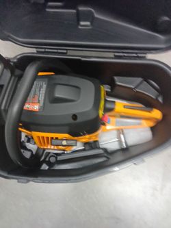 Gas Chainsaw with Carrying Case Poulan 40CC.