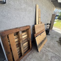Free Plywood / Pallets / Blocks