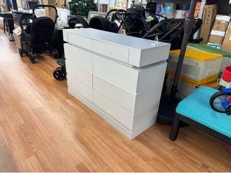 8-Drawer White Wooden Dresser