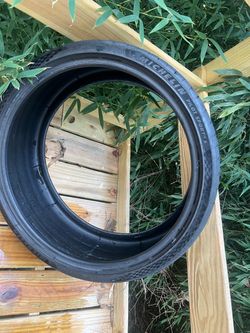 One Michelin Pilot Sport 4S Tire