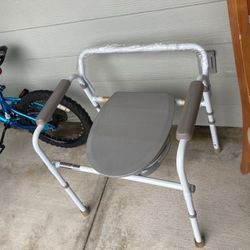 2 Una Maquina Para Limpiar Carros Y El Otro Para El Baño Los 2 Por $85 Gracias.