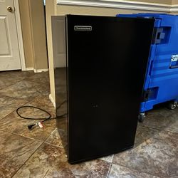 ✨ Tramontina Mini Fridge  ✨