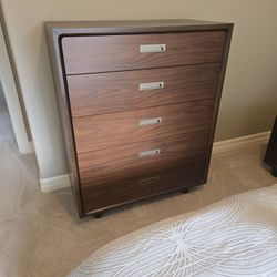 5 Drawer Wood Dresser And 2 Matching Side Tables