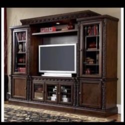 North shore Entertainment Center